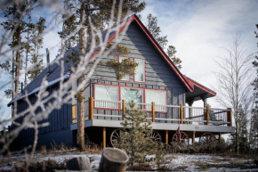 Two-Bedroom Cabin with Loft in Frisco